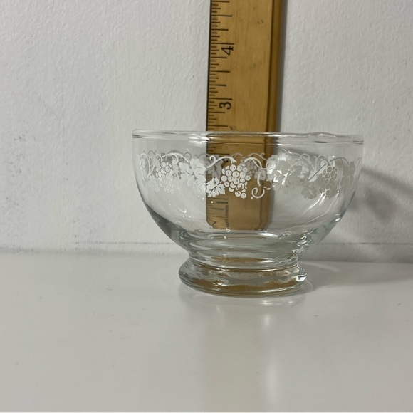 LIBBEY Grape Grapevine Print Vintage Glass Bowl - Fruit Bowl - Clear Glass White - Picture 4 of 5
